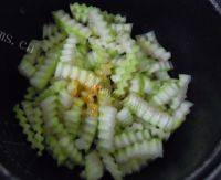 「DIY美食」凉拌西瓜皮做法图解4)