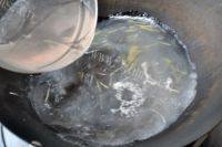 家常菜黄瓜肉片汤做法图解7)