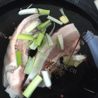 香喷喷的回锅肉做法图解3)