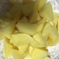色香味俱全的孜然土豆做法图解2)