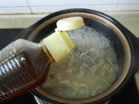 美味的东北酸菜炖羊骨做法图解13)