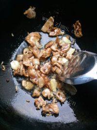 自制蘑菇炒肉做法图解4)