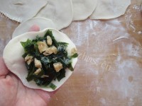 可口的裙带菜素肉烫面馅饼做法图解8)