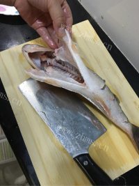 美味的清蒸鲈鱼做法图解1)