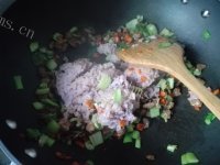 营养可口的蔬菜鲜肉炒饭做法图解6)