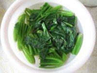 味道不错的清炒菠菜做法图解3)
