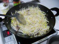 家常菜炒绿豆芽做法图解6)
