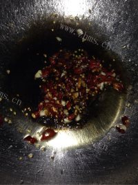 可口的凉拌皮蛋做法图解3)