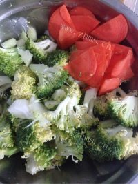唇齿留香的西兰花炒肉片做法图解2)