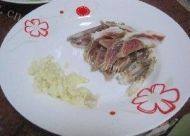 家常菜腊肉炒苦瓜做法图解1)