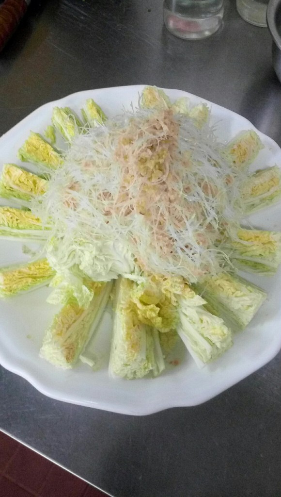 热腾腾的蒜蓉粉丝娃娃菜