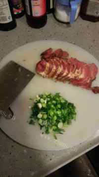 美味的牛肉米粉做法图解3)