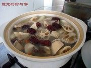 美味的红枣莲藕汤