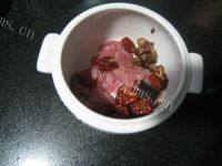 家常菜阿胶炖瘦肉做法图解5)