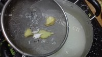 营养鲫鱼菌汤做法图解8)