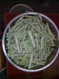 家常菜焖豇豆做法图解2)