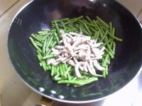 家常菜肉丝炒豆角做法图解5)