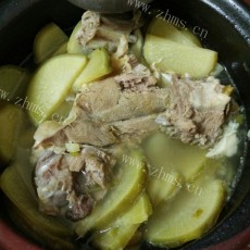 营养丰富的清炖羊肉汤