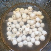 自制冰糖雪梨银耳莲子汤做法图解1)
