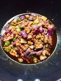 香喷喷的肉末茄子做法图解6)