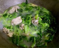 家常小白菜粉条排骨汤做法图解7)