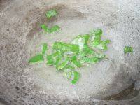 营养丰富的紫菜虾皮蛋花汤做法图解2)
