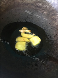 营养的奶香鲫鱼豆腐汤做法图解3)