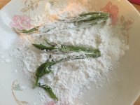 美味的炸香椿鱼做法图解7)