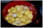 美味的排骨烧板栗做法图解3)
