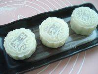 香甜的红豆沙冰皮月饼
