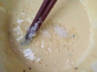 自制黑芝麻鸡蛋饼做法图解5)