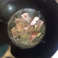 香喷喷的排骨焗饭做法图解1)