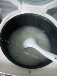 美味的淮山瘦肉粥做法图解5)