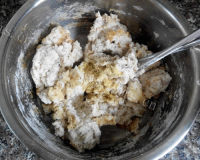 美味的豆渣煎饼做法图解3)