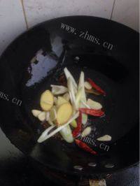色味俱全的红烧鸡脖做法图解7)