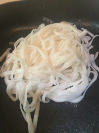 独特的炒河粉做法图解8)