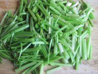 家常菜芹菜回锅肉做法图解3)