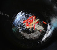 家常菜腊肉炒荷兰豆做法图解5)