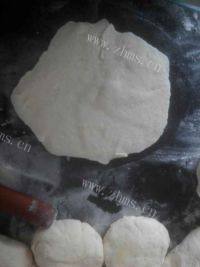 自己做的猪肉洋葱馅饼做法图解3)
