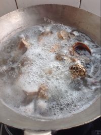 美味的白灼海螺做法图解2)