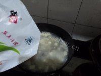 口感丰富的海蛎豆腐汤做法图解7)