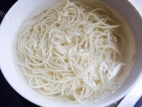 鲜香麻辣鸡丝凉面做法图解2)