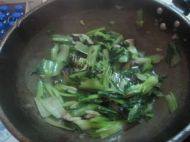 鲜嫩的香菇炒油菜做法图解7)