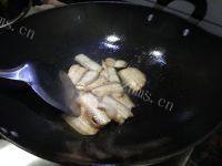 家常菜炒双菇做法图解4)