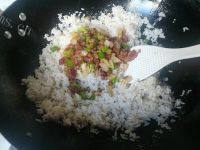 诱人的腊肠炒饭做法图解11)