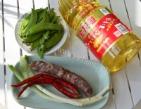 家常菜荷兰豆炒腊味做法图解1)