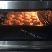 好吃的玫瑰豆沙松仁月饼做法图解12)