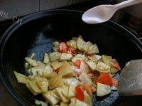 喷香的土豆片炒肉做法图解10)