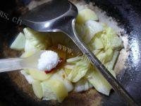 家常菜土豆炒白菜做法图解8)