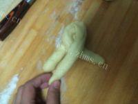 美味的香葱辫子面包做法图解9)